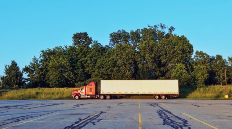 day cab vs. sleeper cab trucks - Blaine Bros.